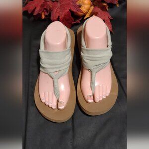 Sanuk sandal shoes for women size 10